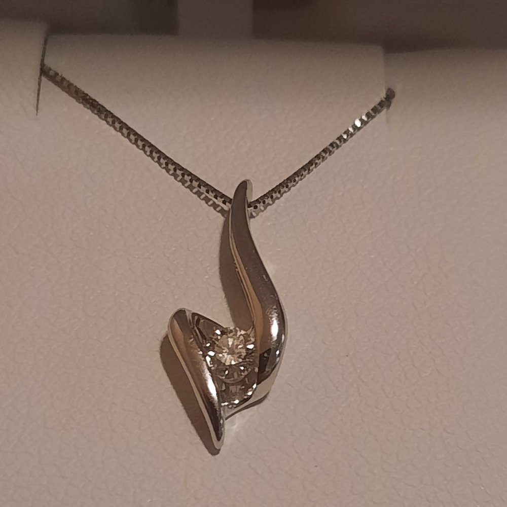 14K White Gold Sirena 1/8 ct diamond pendant